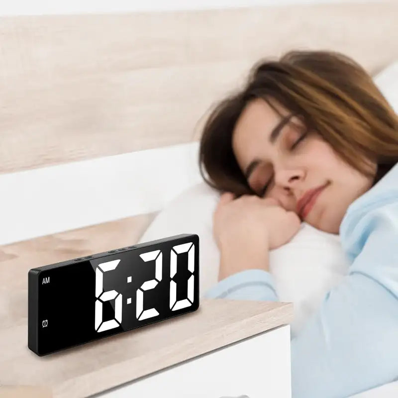 Réveil numérique rectangulaire noir à chiffres blancs -  - reveil-lumineux-a-piles - ["lumineux","Radio R\u00e9veil Lumineux"]