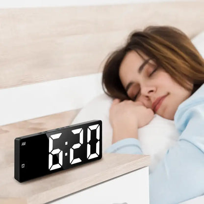 Réveil numérique rectangulaire noir à chiffres blancs -  - reveil-lumineux-a-piles - ["lumineux","Radio R\u00e9veil Lumineux"]