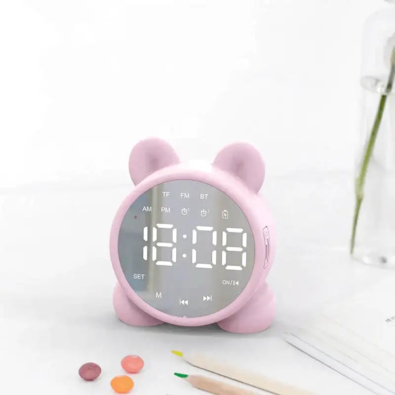 Réveil numérique rond en plastique blanc visage d’ours -  - reveil-connecte-ours - ["enfant","fille","gar\u00e7on","ludique","num\u00e9rique","petit reveil","radio reveil","r\u00e9veil digital","simple"]