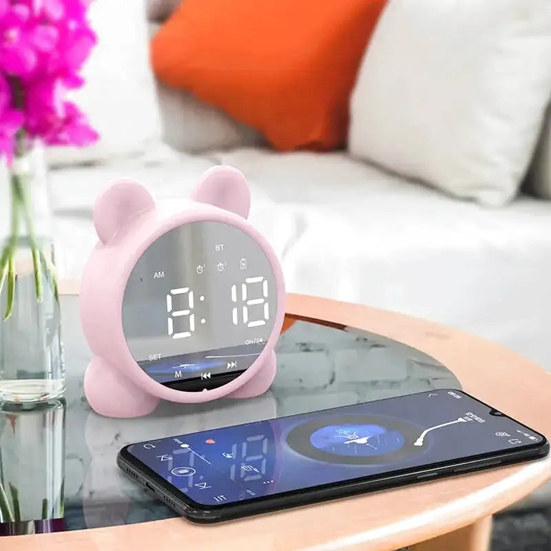 Réveil numérique rond en plastique blanc visage d’ours -  - reveil-connecte-ours - ["enfant","fille","gar\u00e7on","ludique","num\u00e9rique","petit reveil","radio reveil","r\u00e9veil digital","simple"]