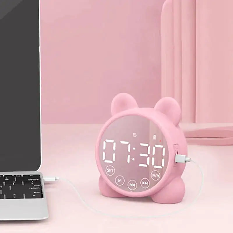 Réveil numérique rond en plastique blanc visage d’ours -  - reveil-connecte-ours - ["enfant","fille","gar\u00e7on","ludique","num\u00e9rique","petit reveil","radio reveil","r\u00e9veil digital","simple"]