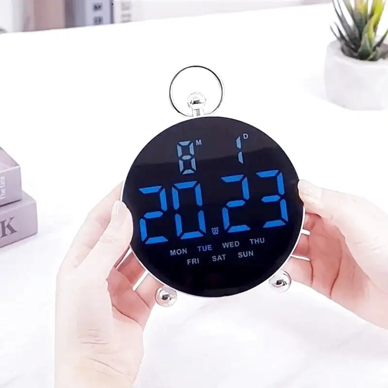 Réveil numérique rond noir à chiffres multicolores -  - reveil-numerique-moderne - []