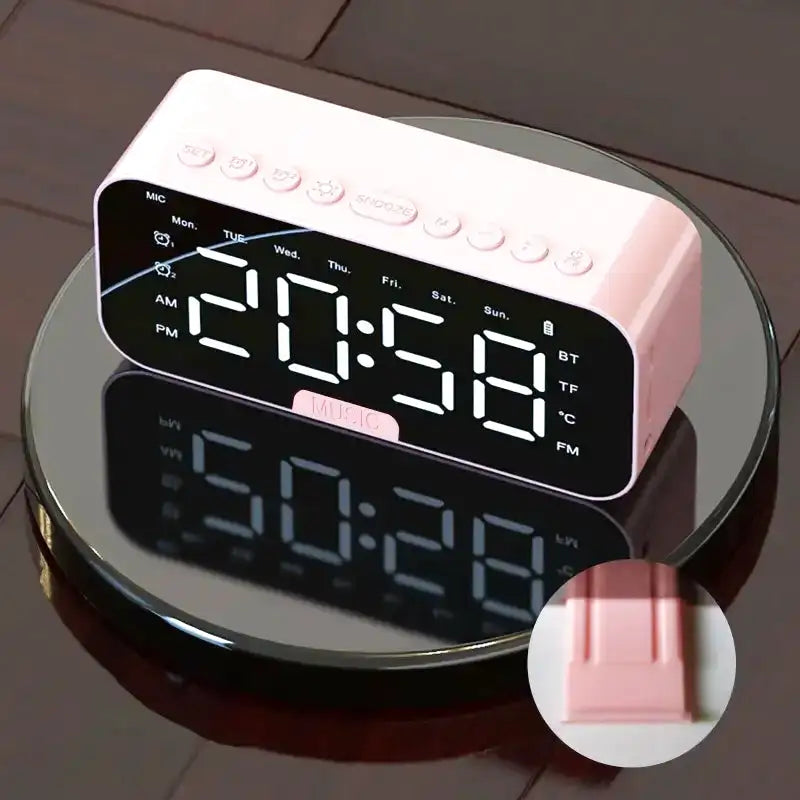 Réveil numérique rose avec écran multifonction rectangulaire -  - reveil-connecte-rose - ["connect\u00e9","digital","moderne","num\u00e9rique","petit r\u00e9veil","plastique","rose","r\u00e9veil digital","simple"]