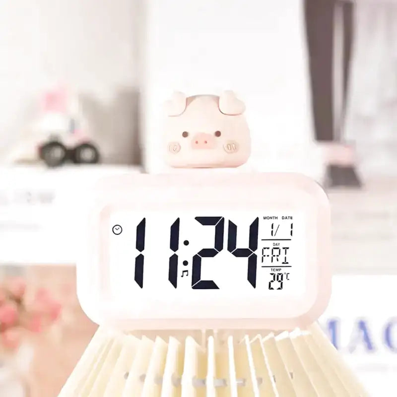 Réveil numérique rose avec figurine cochon décorative -  - reveil-fille-10-ans-rose-poudre - ["ado"]