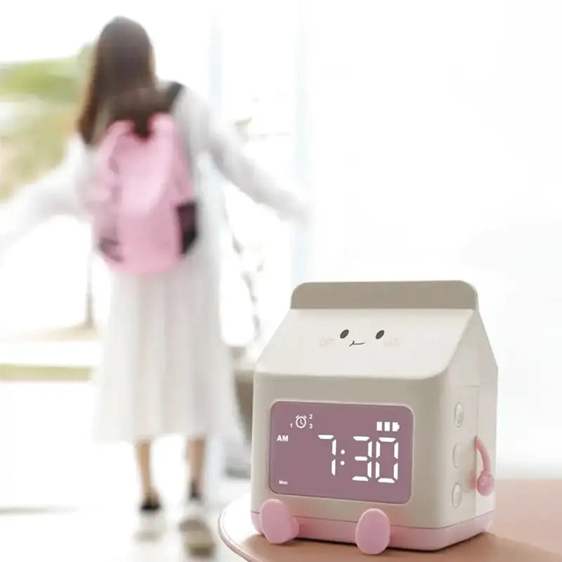 Réveil numérique rose en plastique avec visage animé -  - reveil-fille-9-ans - ["lumineux","Radio R\u00e9veil Lumineux"]