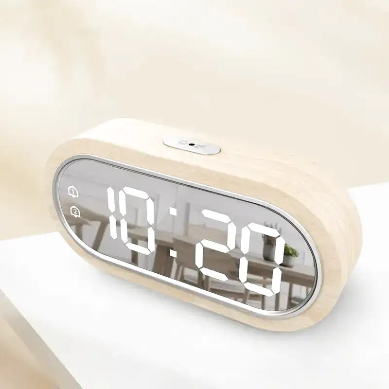 Réveil ovale en bois clair à affichage LED -  - reveil-bois-led - ["bois","digital","num\u00e9rique","petit reveil","radio reveil","radio reveil bois","r\u00e9veil digital","simple"]