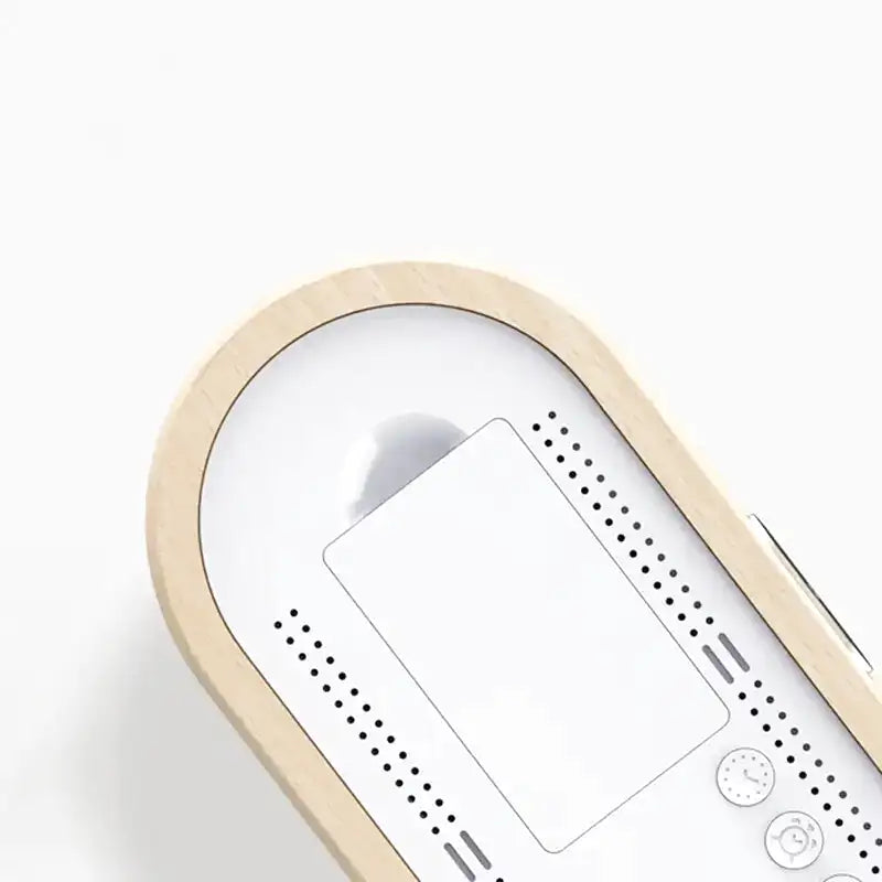 Réveil ovale en bois clair à affichage LED -  - reveil-bois-led - ["bois","digital","num\u00e9rique","petit reveil","radio reveil","radio reveil bois","r\u00e9veil digital","simple"]