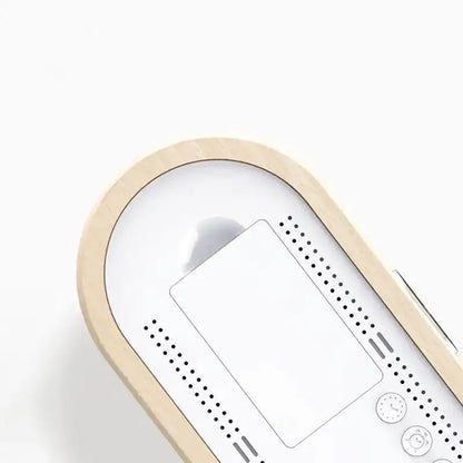 Réveil ovale en bois clair à affichage LED -  - reveil-bois-led - ["bois","digital","num\u00e9rique","petit reveil","radio reveil","radio reveil bois","r\u00e9veil digital","simple"]