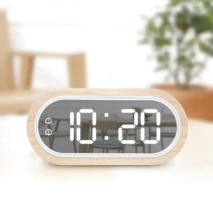 Réveil ovale en bois clair à affichage LED -  - reveil-bois-led - ["bois","digital","num\u00e9rique","petit reveil","radio reveil","radio reveil bois","r\u00e9veil digital","simple"]