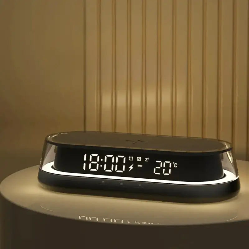 Réveil ovale noir LED avec chargeur induction -  - reveil-chargeur-induction-lumineux - ["digital","lumineux","lumi\u00e8re","num\u00e9rique","plastique","r\u00e9veil digital","simple"]