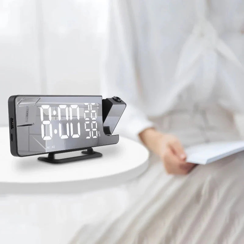 Réveil projecteur en verre avec support pour fléchettes -  - reveil-projecteur-noir - ["projecteur","radio reveil projecteur","r\u00e9veil projecteur"]