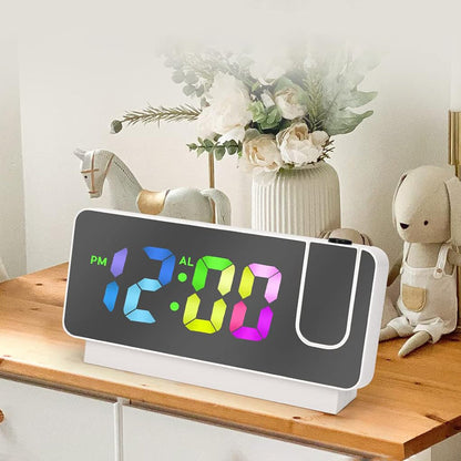Réveil projecteur en plastique argenté avec affichage multicolore -  - reveil-projecteur-usb - ["projecteur","radio reveil projecteur","r\u00e9veil projecteur"]