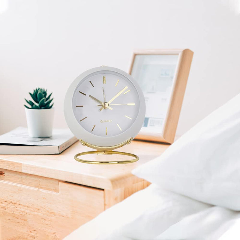 Réveil rond blanc avec contour doré brillant -  - reveil-vintage-blanc - ["analogique","Jour Nuit","R\u00e9veil Analogique"]