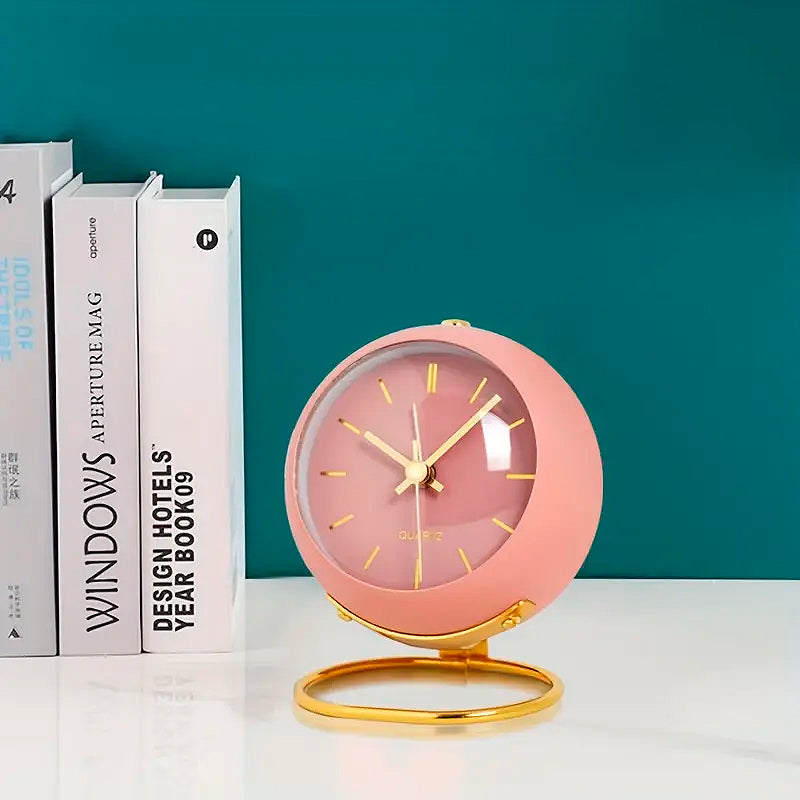 Réveil rond en métal rose et or vintage -  - reveil-vintage-rose - ["analogique","Jour Nuit","R\u00e9veil Analogique"]