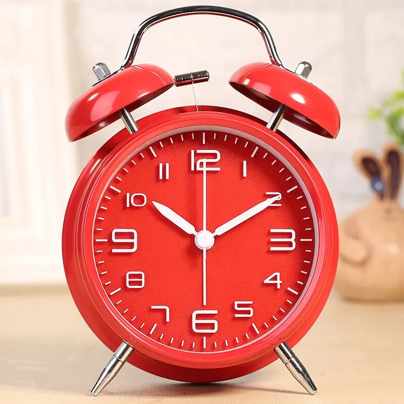 Réveil rouge brillant en métal à double cloche -  - reveil-vintage-rouge - ["analogique","Jour Nuit","R\u00e9veil Analogique"]